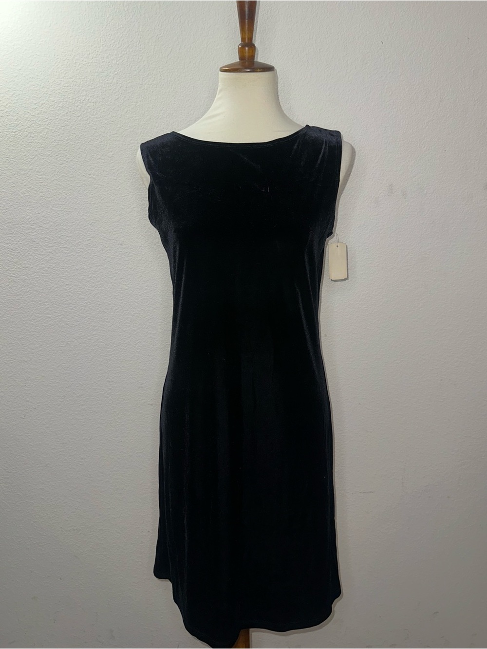 Sleeveless Black Velvet Midi Dress